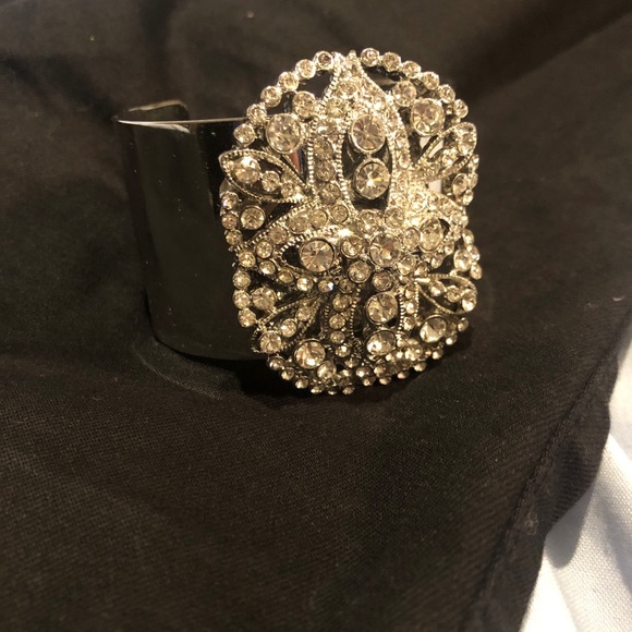 NWT banana republic cuff - Picture 3 of 8